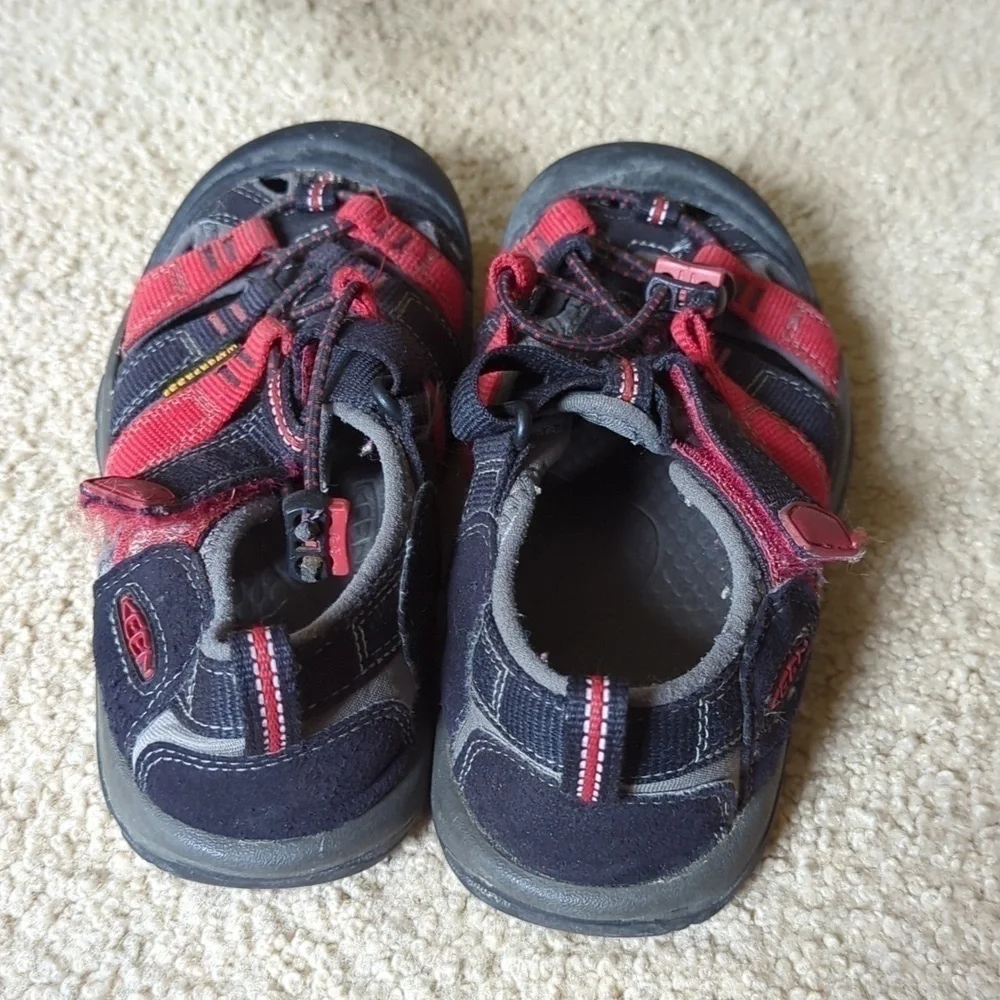 Keen Black & White Velcro Hiking Outdoor Sandals Size Kids 2